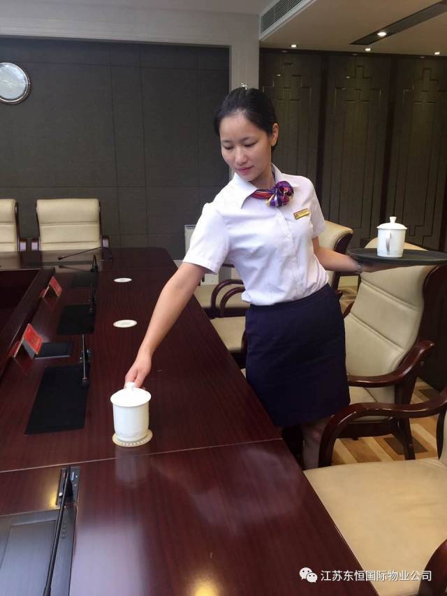 記鹽城東恒物業(yè)服務(wù)會(huì)務(wù)接待員李冬蘭 專業(yè)與溫情并存的會(huì)務(wù)服務(wù)典范